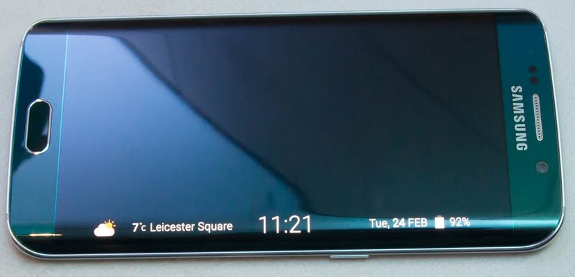 Galaxy S6 Edge : les fonctionnalités offertes par les deux bordures