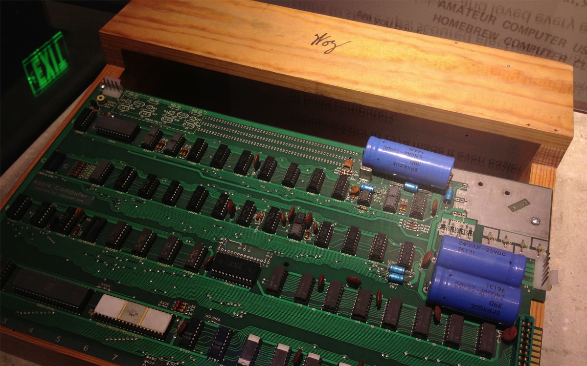 Apple-1