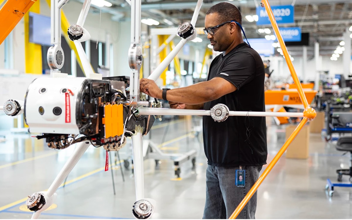 Amazon Prime Air : le service de livraison par drones prend son envol ...