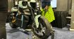 La première moto au monde à batterie solide entre en production, ses performances sont folles