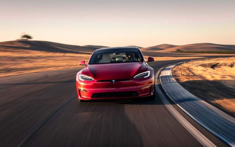 Tesla Course La Tesla Model S Plaid se rapproche encore plus d’une voiture de course ...