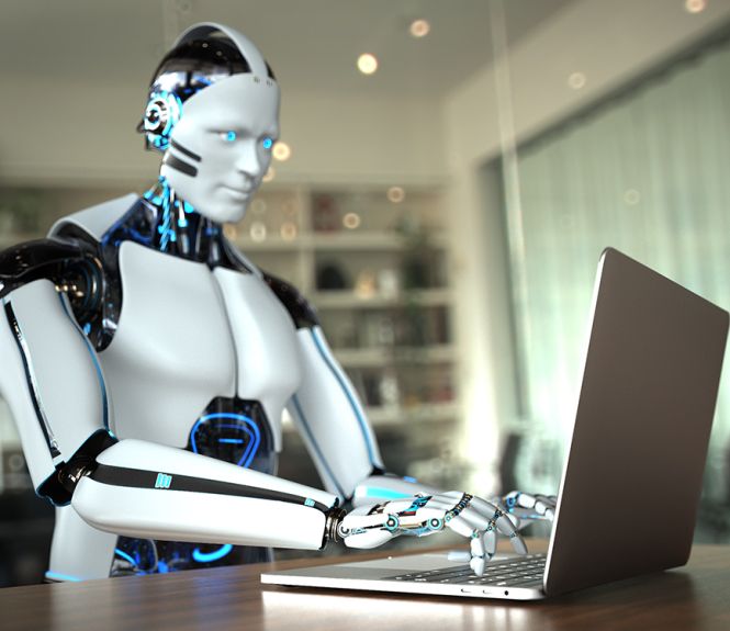 Un robot qui travaille sur un ordinateur portable
