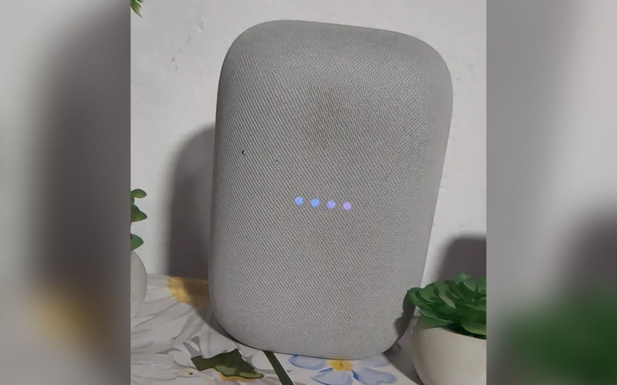 Google Nest lumières bleues et violettes