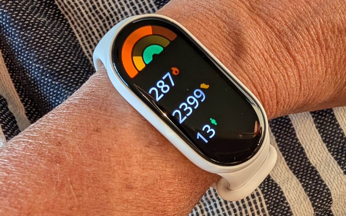 Test Xiaomi Smart Band 10 : un écran plus grand pour une endurance toujours aussi spectaculaire
