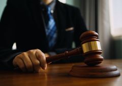 Apple attaque un youtubeur en justice
