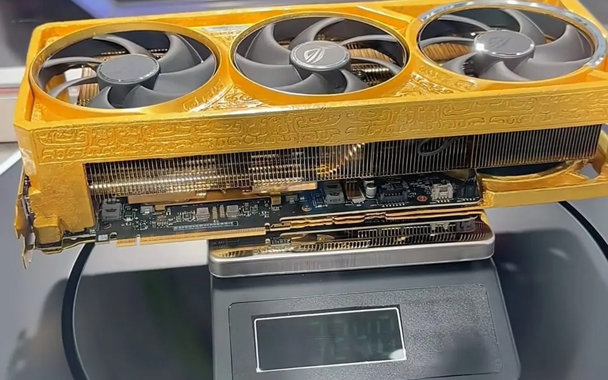 Nvidia RTX 5090 Real Gold Editon poids
