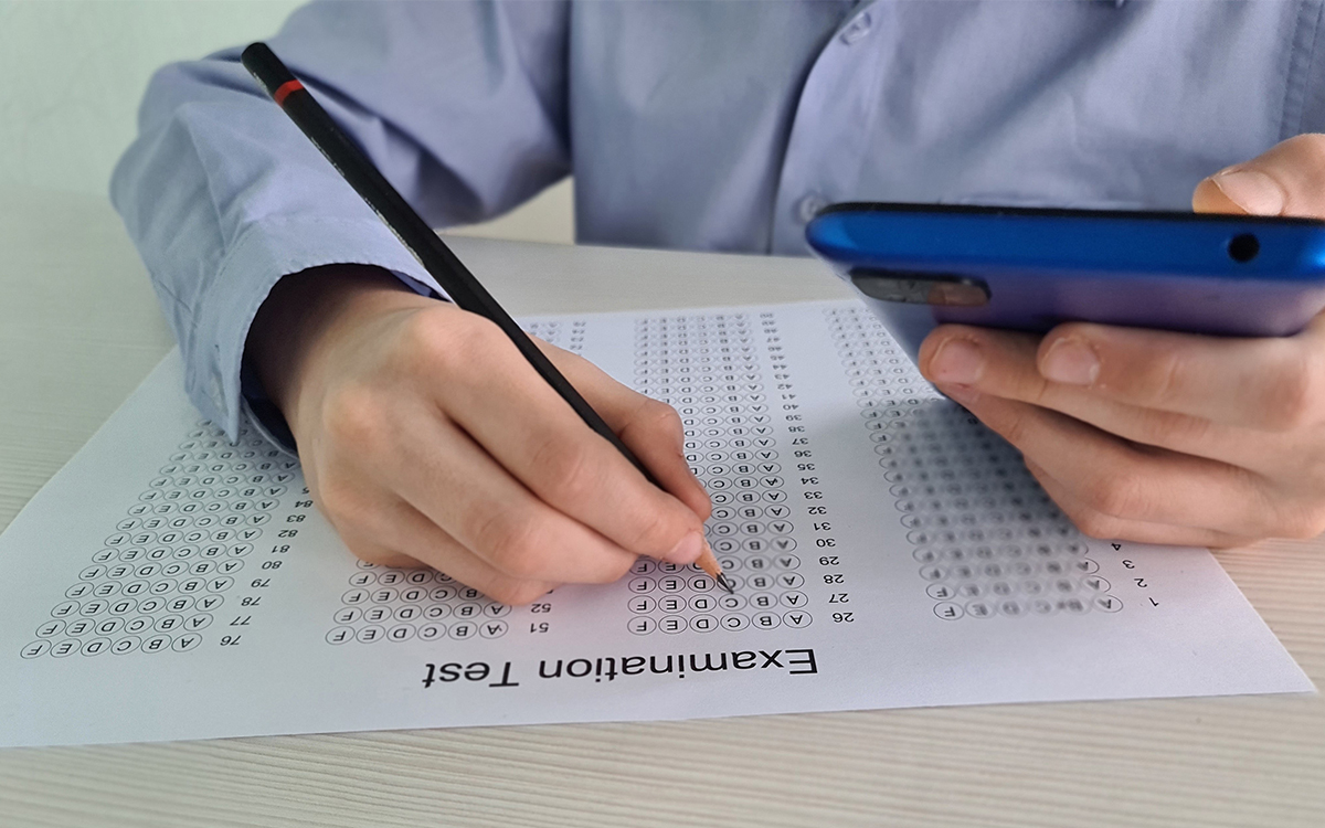 Triche examen gadget