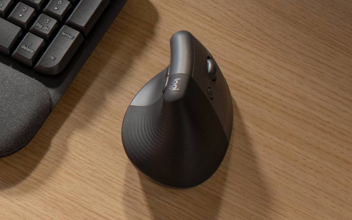 Logitech Lift : la souris ergonomique tombe à son prix le plus bas chez Amazon