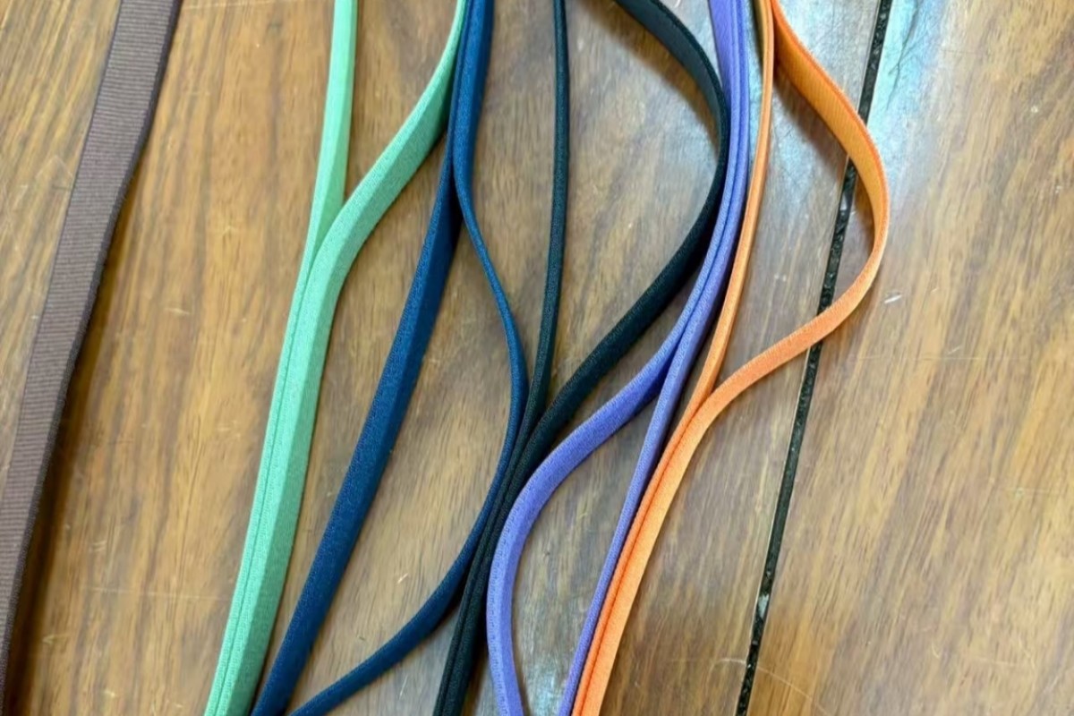 Crossbody Strap Apple iPhone 17 couleurs