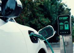 Voiture électrique borne de recharge pollution