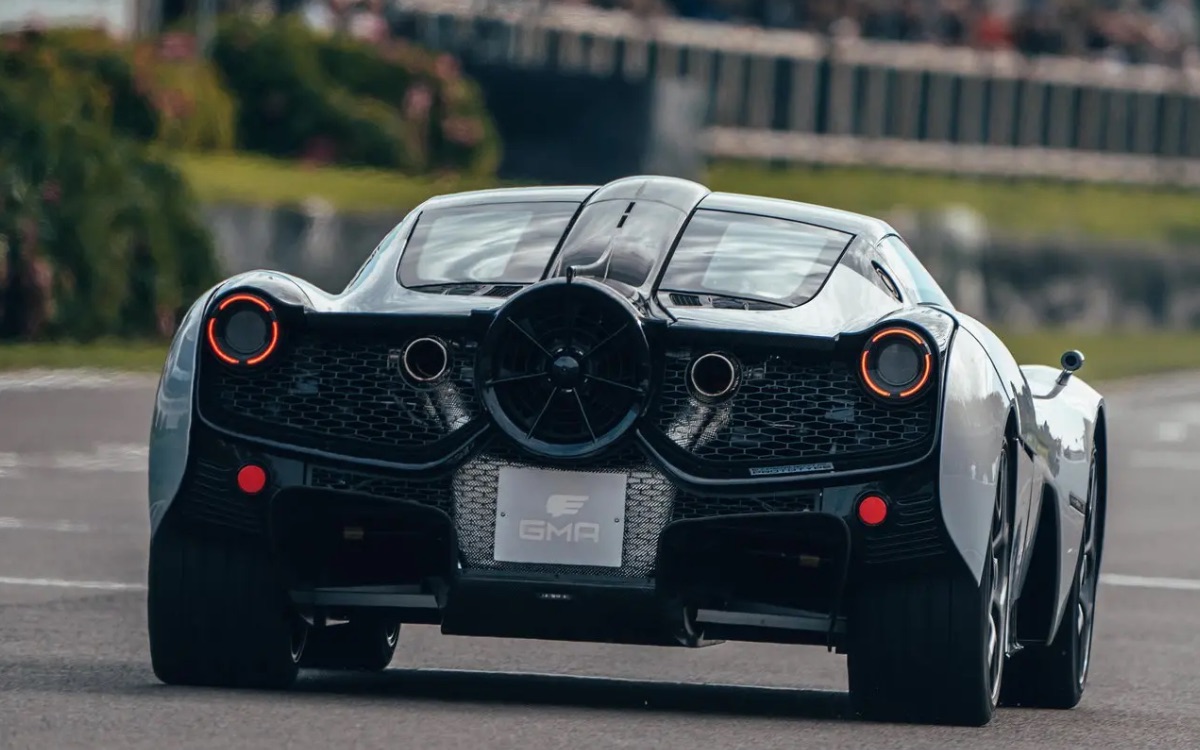 Tesla n’a pas oublié sa Roadster et prépare une technologie folle avec fonction « aspirateur »