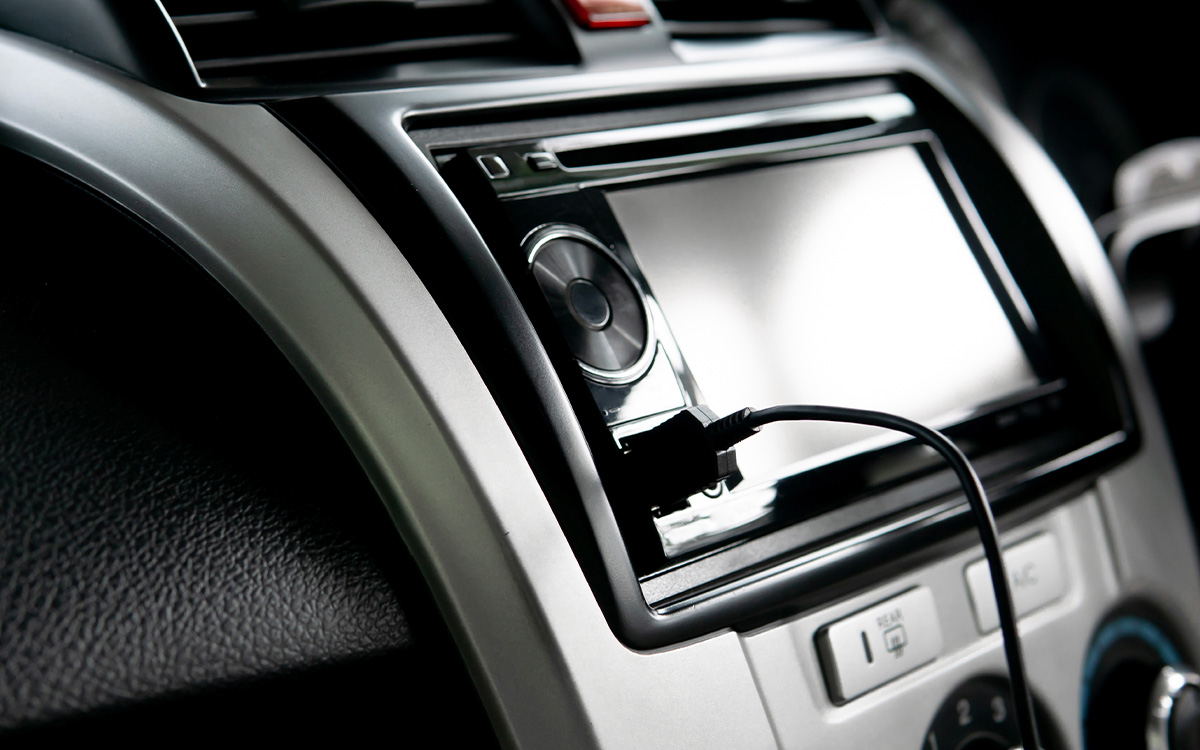 Ne branchez surtout pas ces accessoires sur le port USB de votre voiture, on vous explique pourquoi