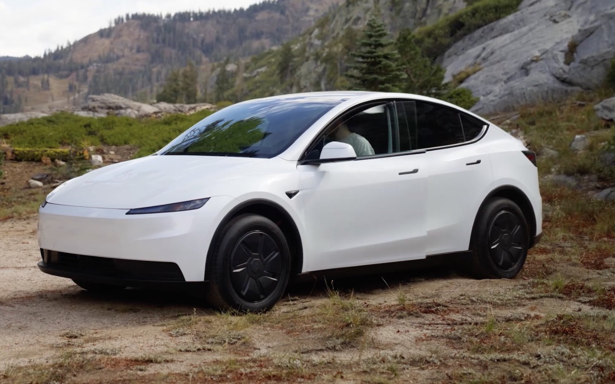 Voici pourquoi même les fans les plus fidèles de Tesla traitent les nouveaux modèles de poubelles