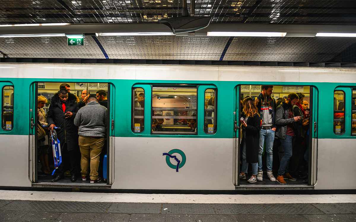 La RATP prépare une révolution pour 2026 : le smartphone va vraiment remplacer tous les titres de transport
