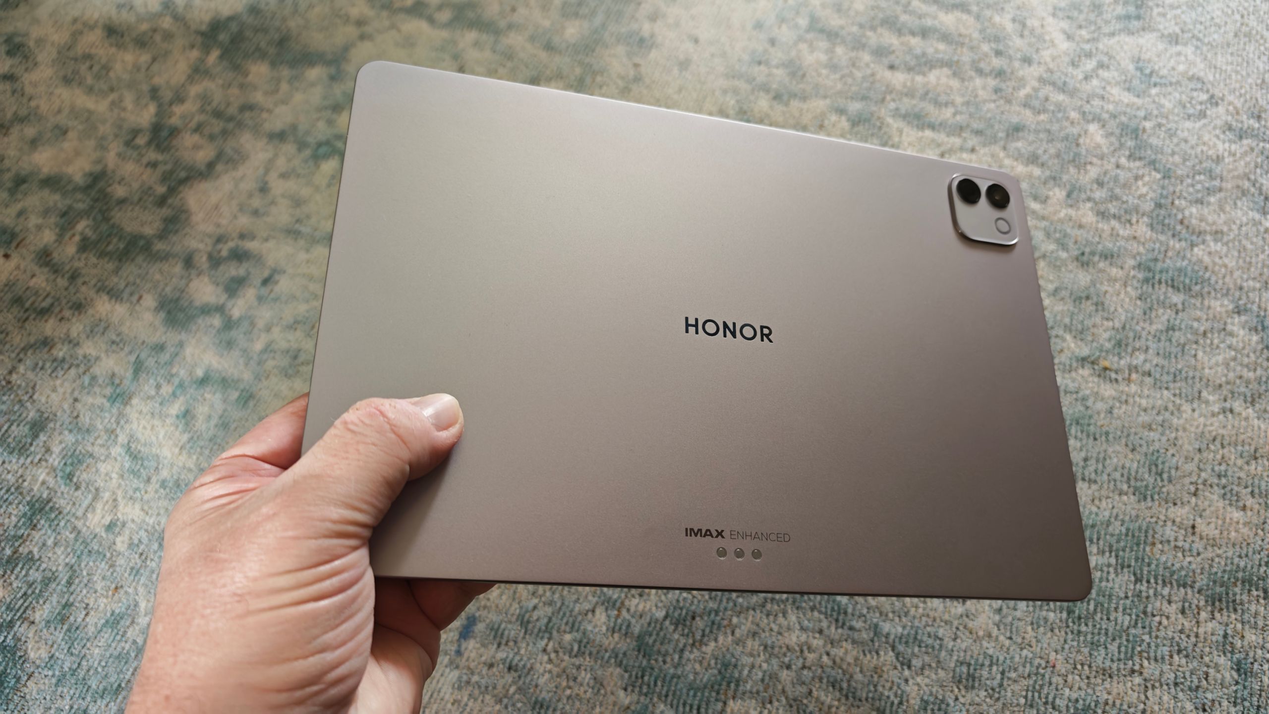 Test Honor MagicPad 4 : La tablette qui joue dans la catégorie des poids légers avec la puissance d’un poids lourd