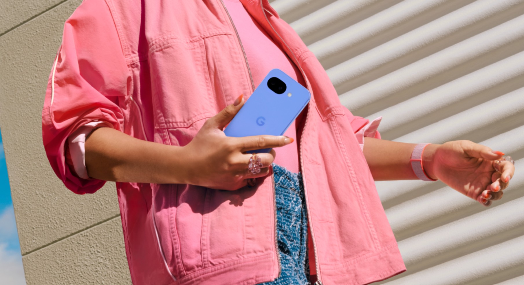 Google officialise son Pixel 10a : autonomie, photo, durabilité, il embarque plus de nouveautés qu’il en a l’air