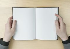 Livre vide protestation IA