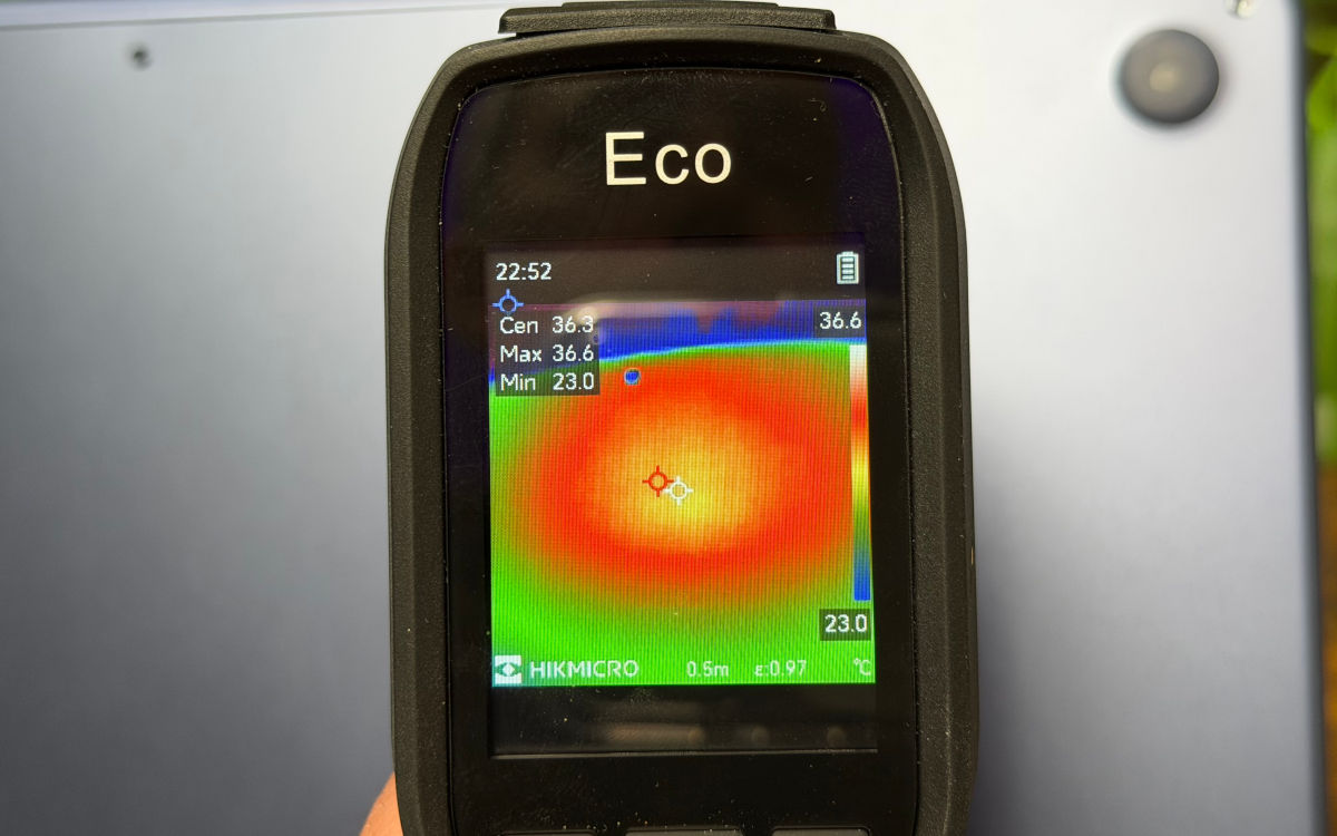 apple macbook neo test