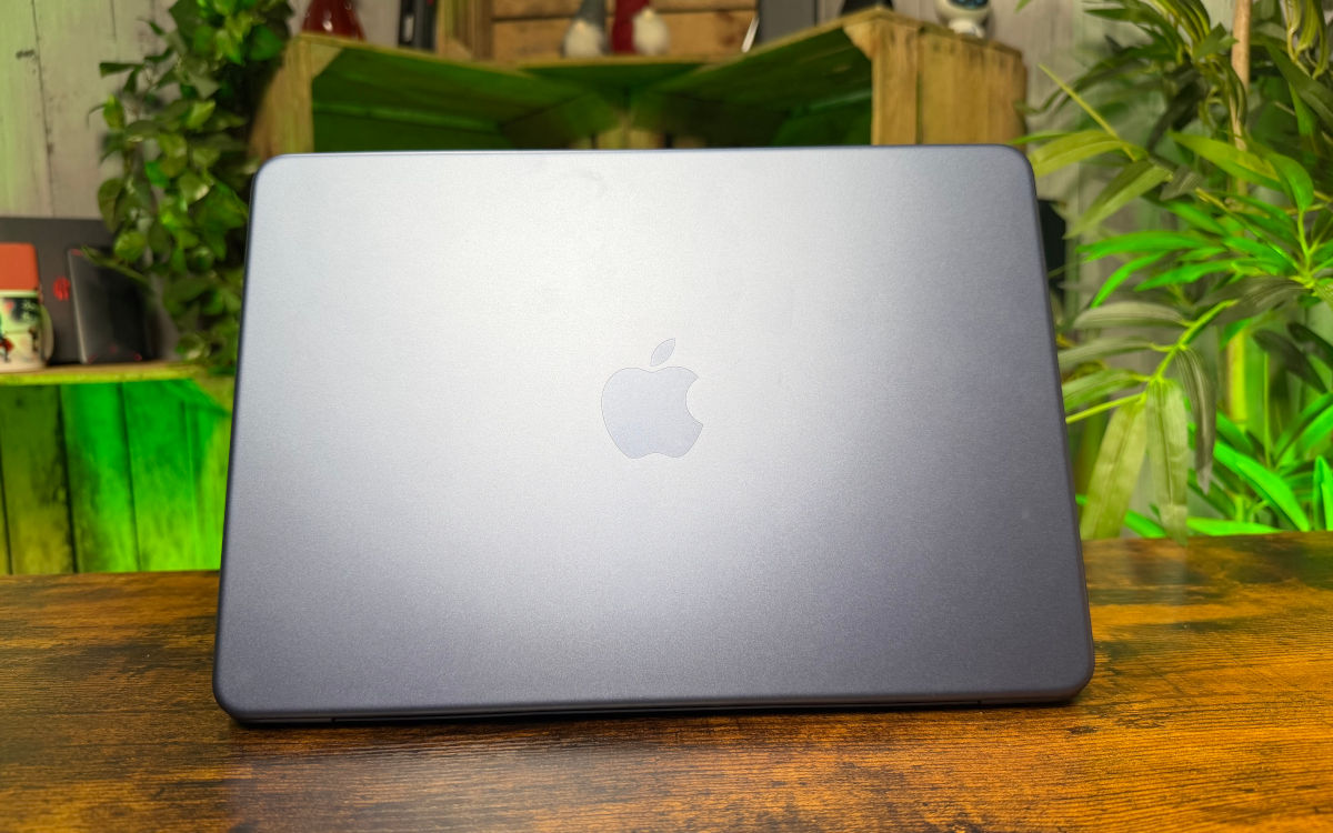 apple macbook neo test