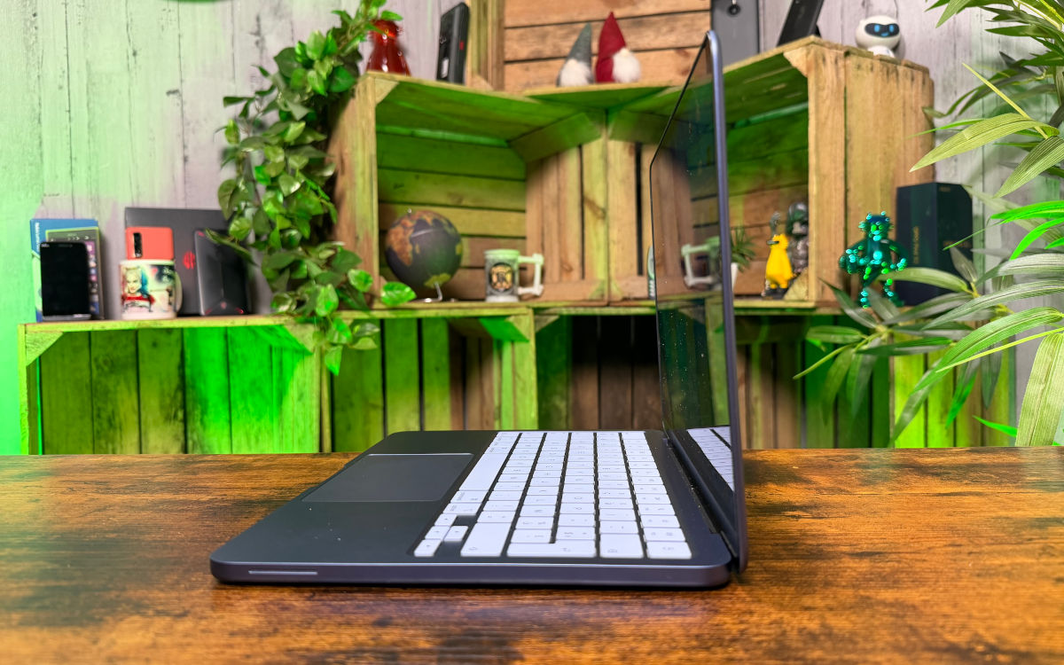 apple macbook neo test