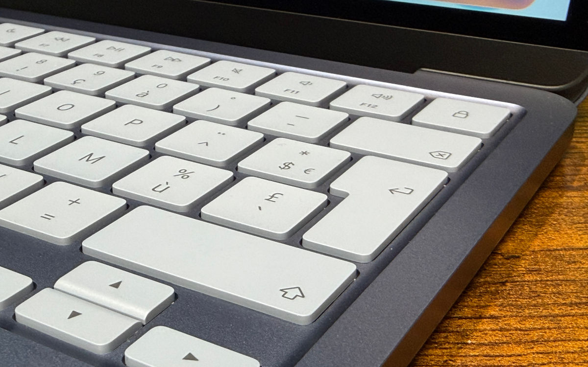 apple macbook neo test