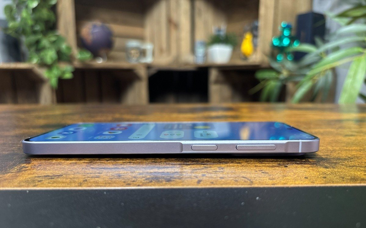 Test Samsung Galaxy A57 pos₂à plat