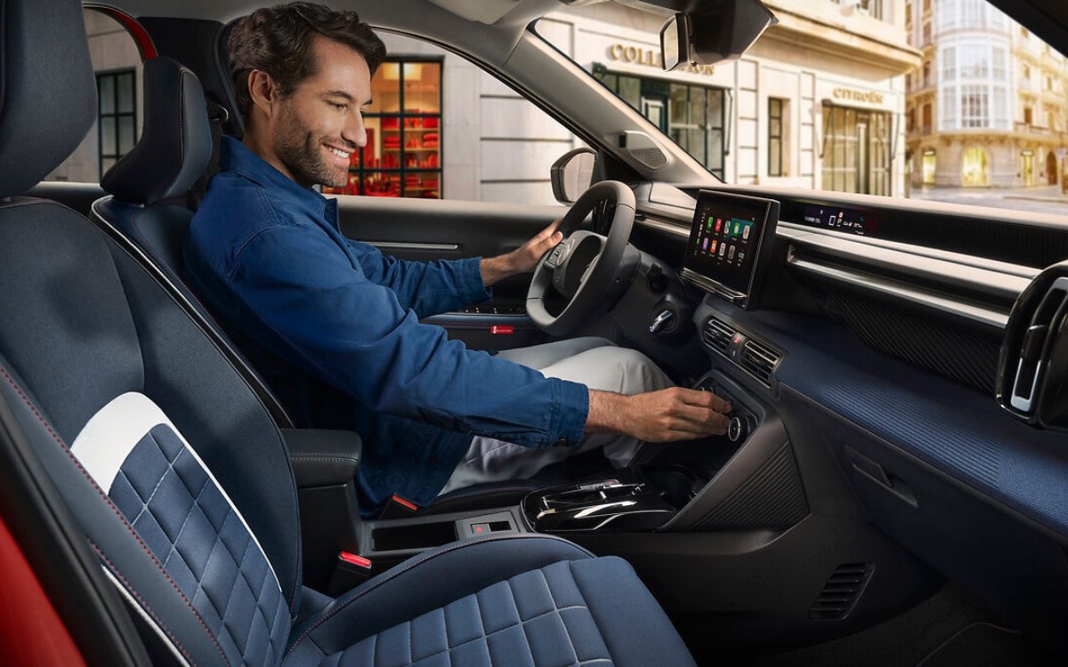 Plus d'équipements et presque le même prix, cette série spéciale Citroën va faire des jaloux interieur c3 collection