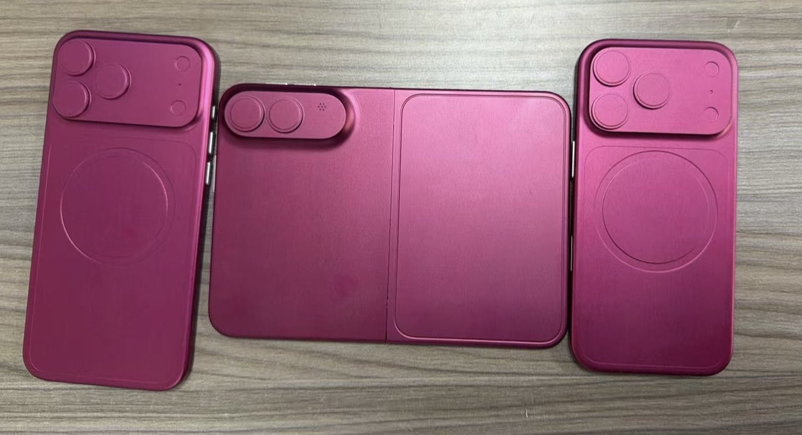 L’iPhone Fold pose aux côtés de l’iPhone 18 Pro, de quoi apprécier la différence de format