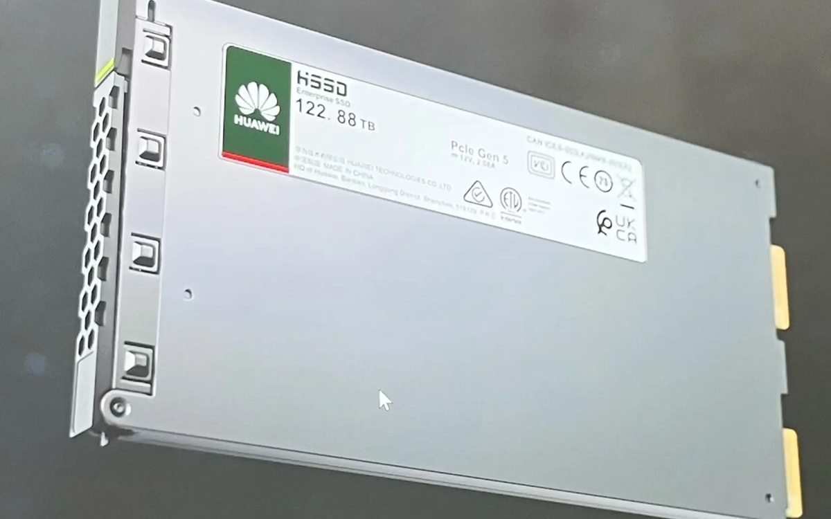 Huawei 122.88 TB SSD