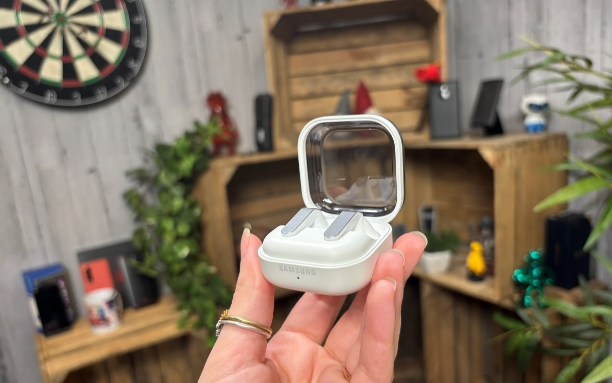 Test Samsung Galaxy Buds4 boîtier