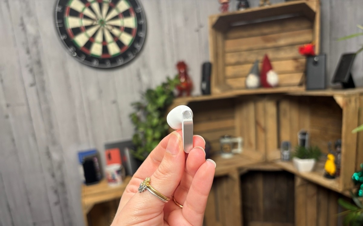 Test Samsung Galaxy Buds4 écouteur dos
