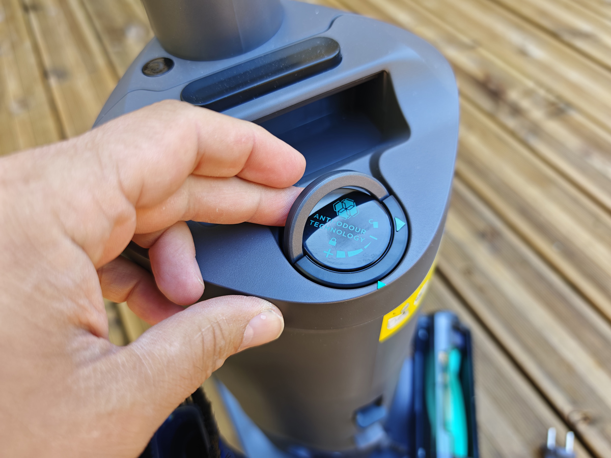 shark powerdetect pet pro clean empty