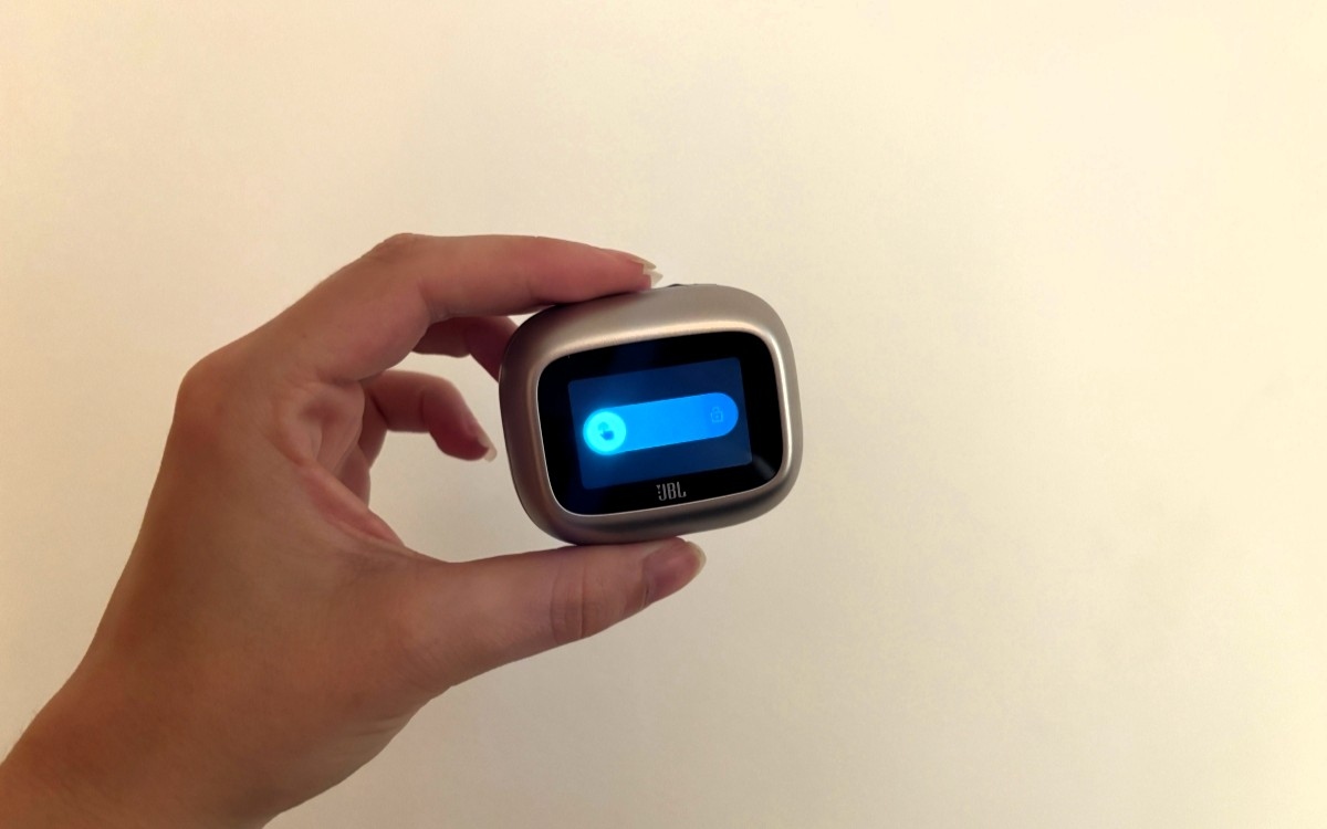 Test JBL Live Flex 4 boîtier Smart Charging Case interface glissement déverrouillage