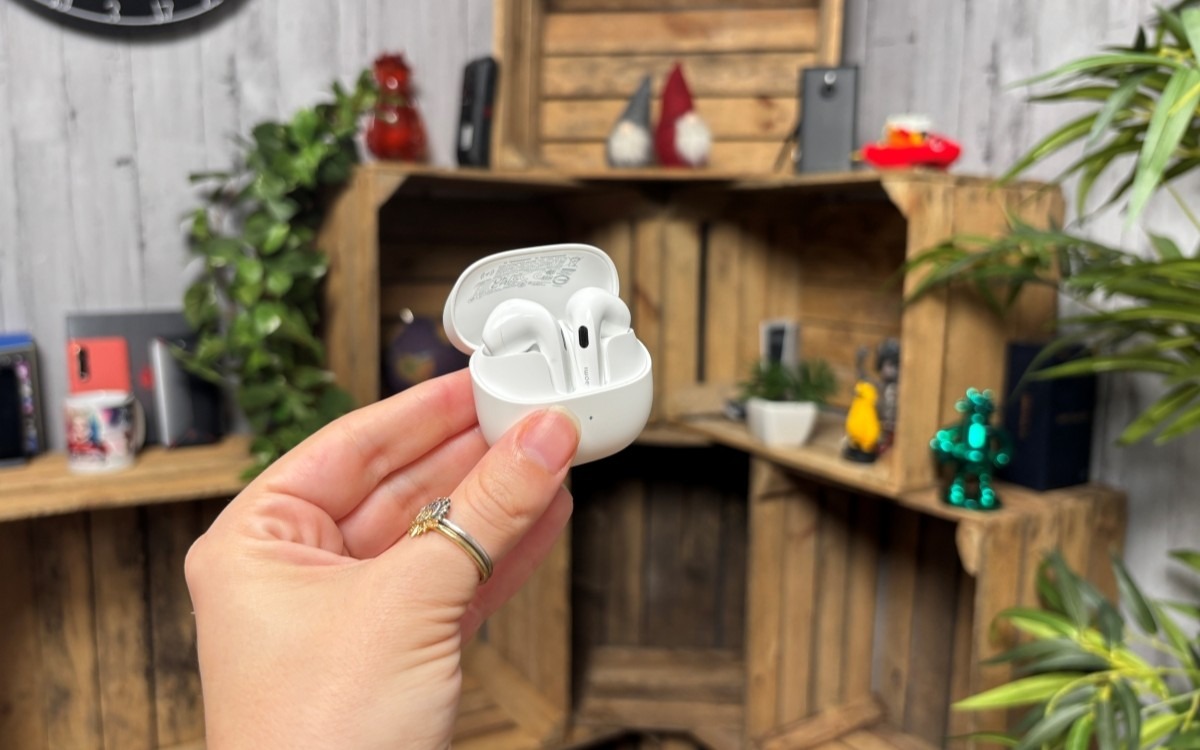 Test Xiaomi Buds 6 boîtier ouvert écouteurs