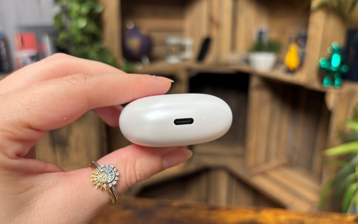 Test Xiaomi Buds 6 boîtier port charge bouton