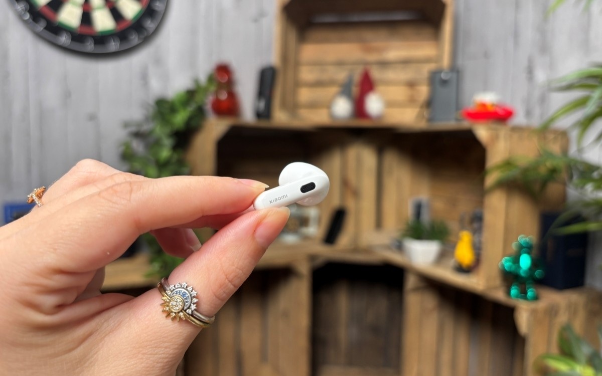 Test Xiaomi Buds 6 écouteur dos