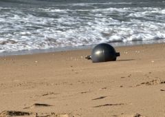 boule titane plage australie