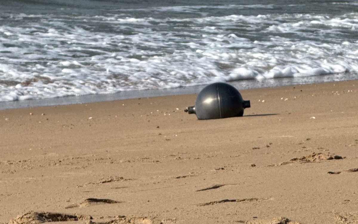 boule titane plage australie