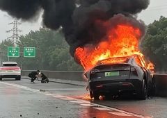 model y feu chine