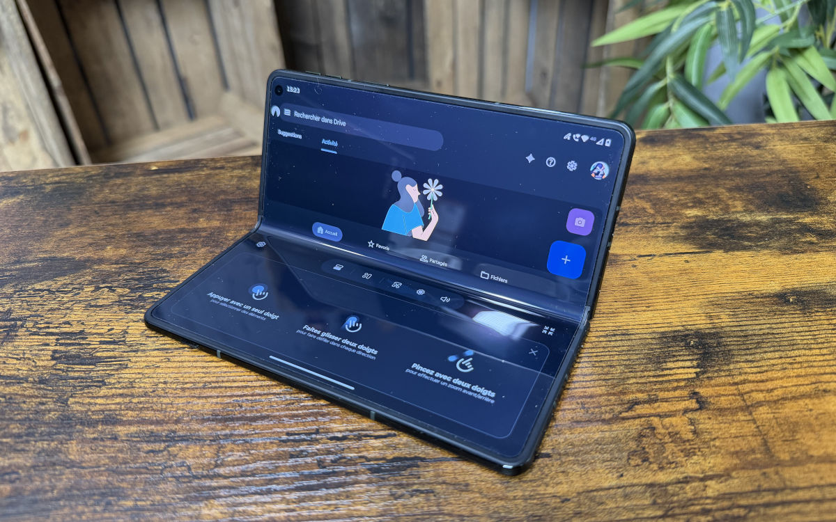motorola razr fold test