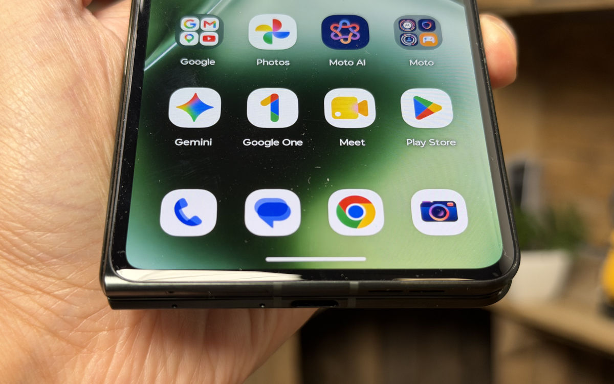 motorola razr fold test