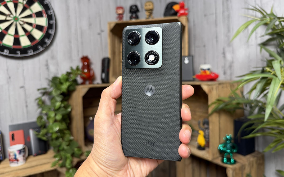 motorola razr fold test
