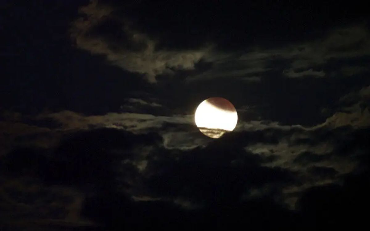 éclipse lunaire partielle