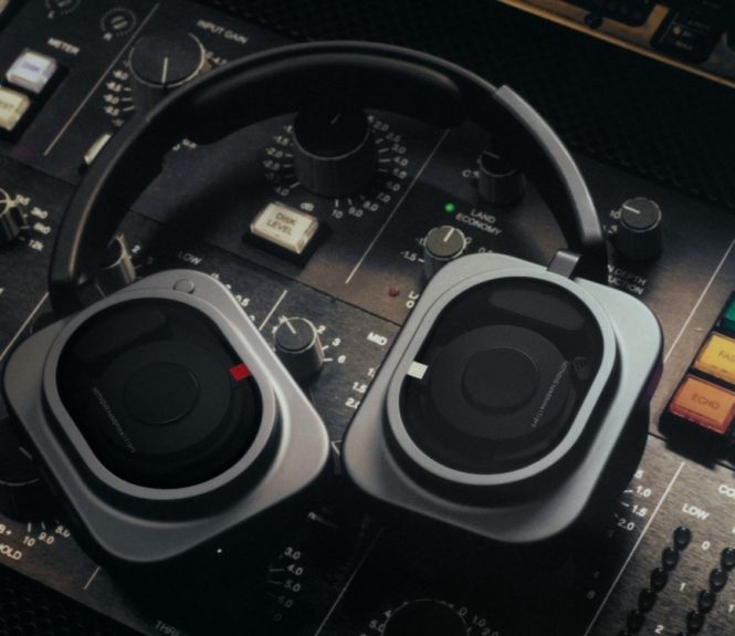 Nothing Headphone (1) Pro x Metropolis