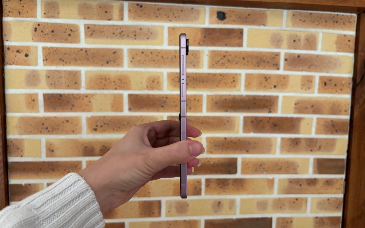 Test Samsung Galaxy Z Flip8 tranche droite