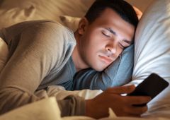 smartphone utilisation sommeil lit