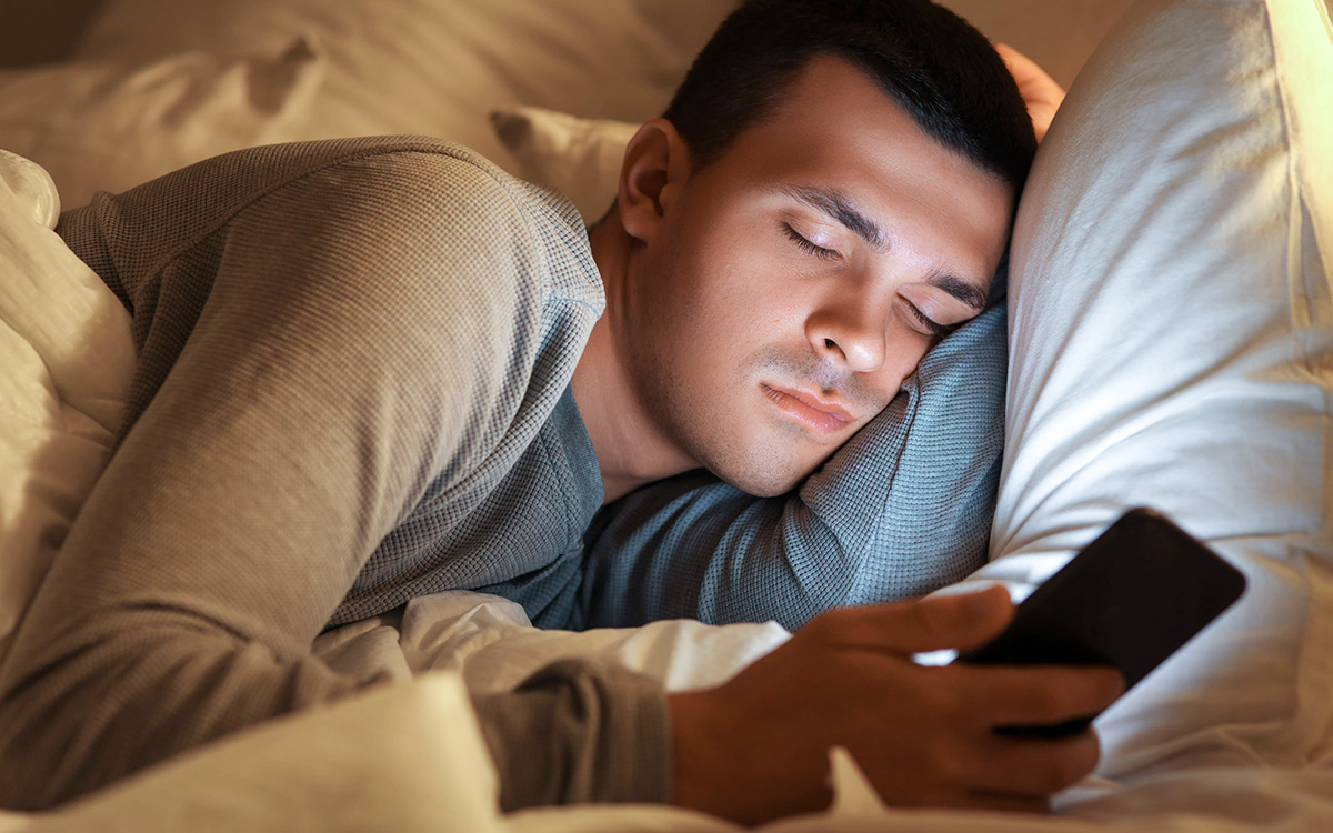 smartphone-utilisation-sommeil-lit