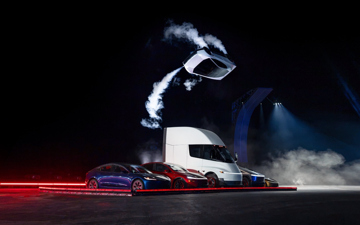 Tesla roadster airs